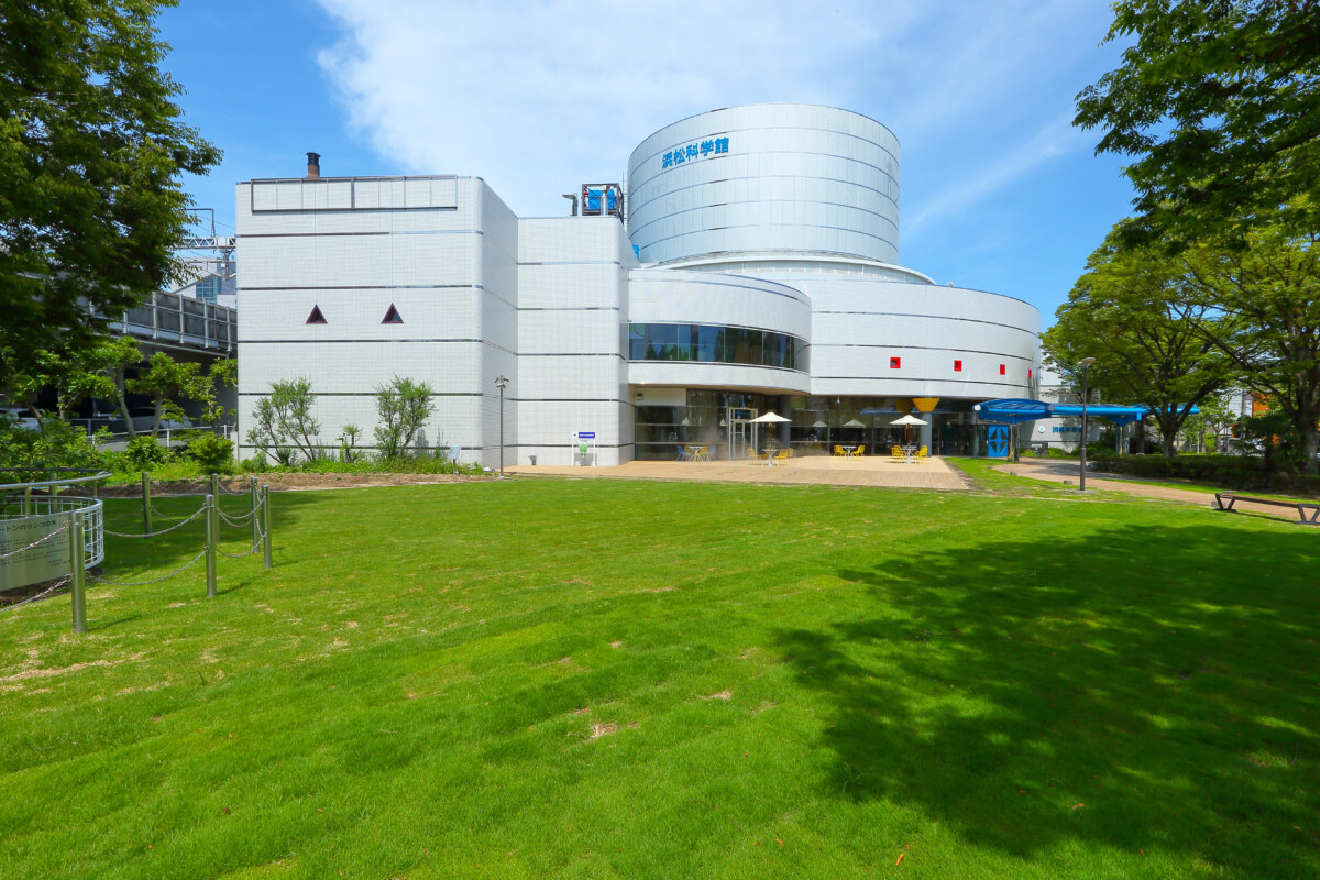 浜松科学館みらいーらの外観。